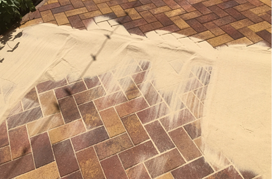 Чем засыпать швы тротуарной плитки?